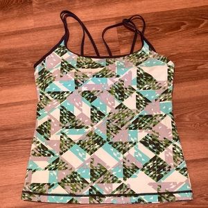 Women’s athletic top. Size L but fits like a M